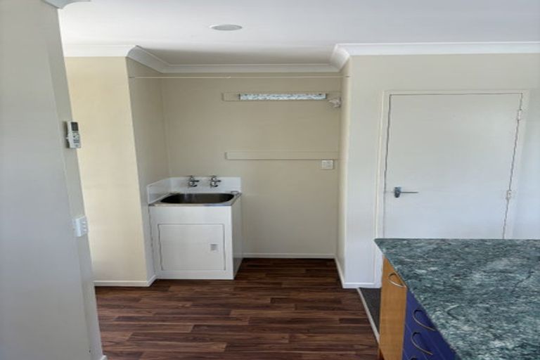 Photo of property in 89a Stewart Drive, Newlands, Wellington, 6037