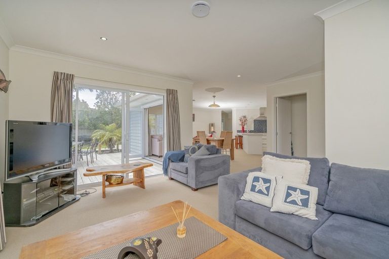 Photo of property in 3 Mermaid Place, Whitianga, 3510