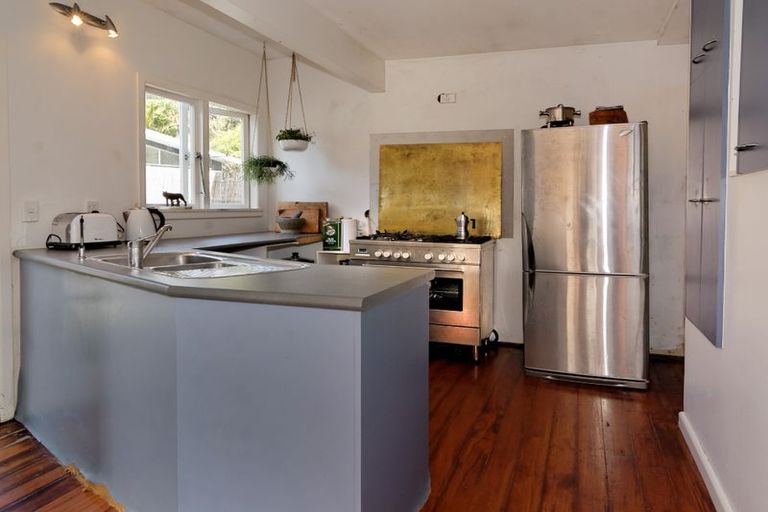 Photo of property in 50 Derwent Crescent, Titirangi, Auckland, 0604