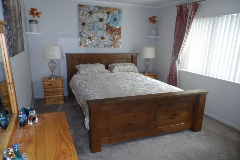 Photo of property in 2/14 Knott Road, Stanmore Bay, Whangaparaoa, 0932