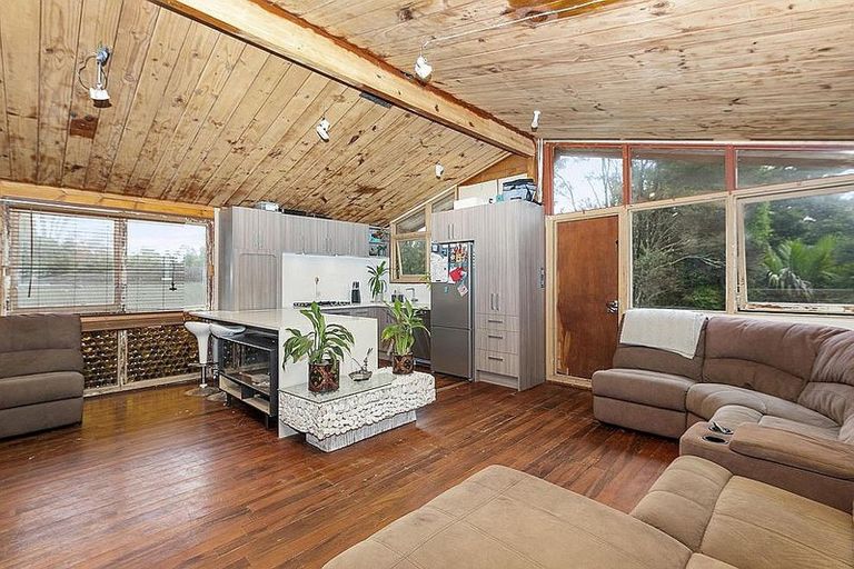 Photo of property in 55 Rimutaka Place, Titirangi, Auckland, 0604