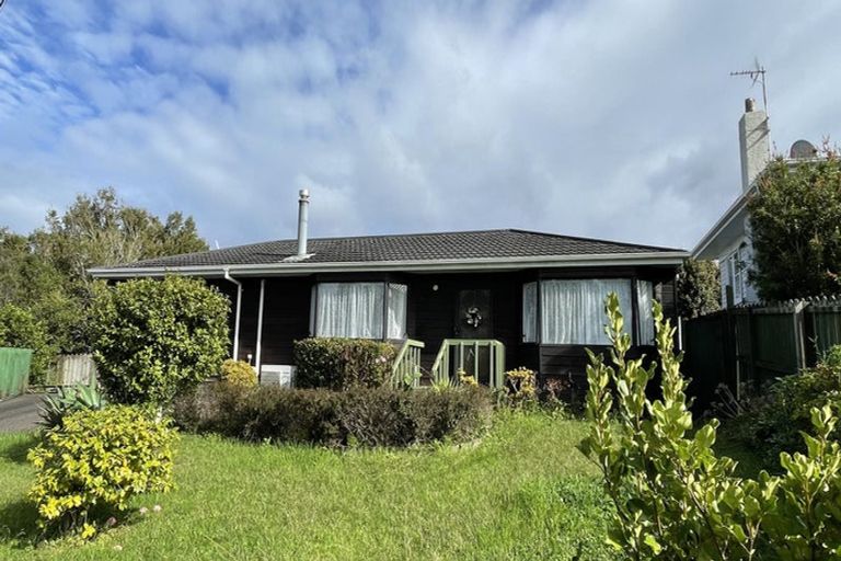 Photo of property in 2/12 Merriefield Avenue, Forrest Hill, Auckland, 0620