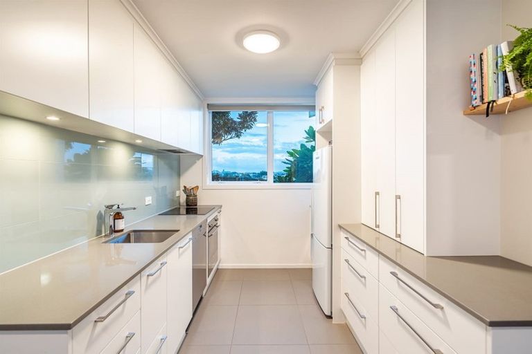 Photo of property in 3/72 Sylvan Avenue, Northcote, Auckland, 0627