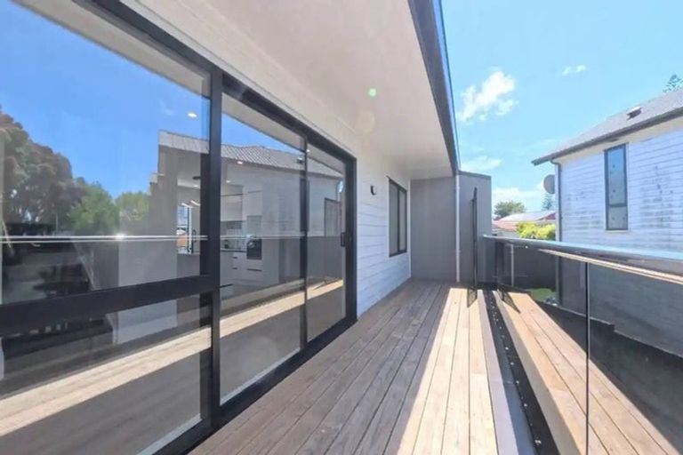 Photo of property in 7c Titirangi Road, New Lynn, Auckland, 0600