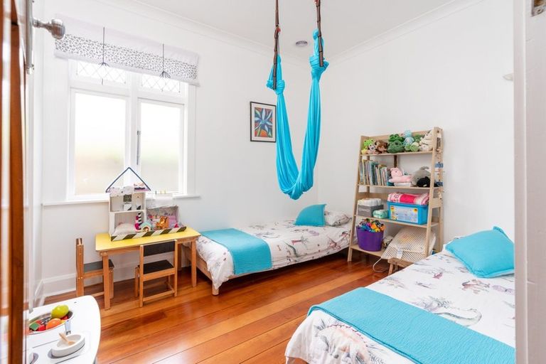 Photo of property in 45 Puru Crescent, Lyall Bay, Wellington, 6022