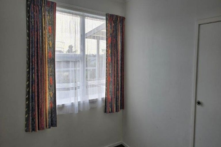 Photo of property in 1/37 Kirrie Avenue, Te Atatu South, Auckland, 0610