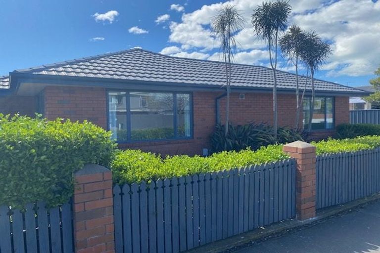 Photo of property in 1/126 Wilsons Road South, Saint Martins, Christchurch, 8022