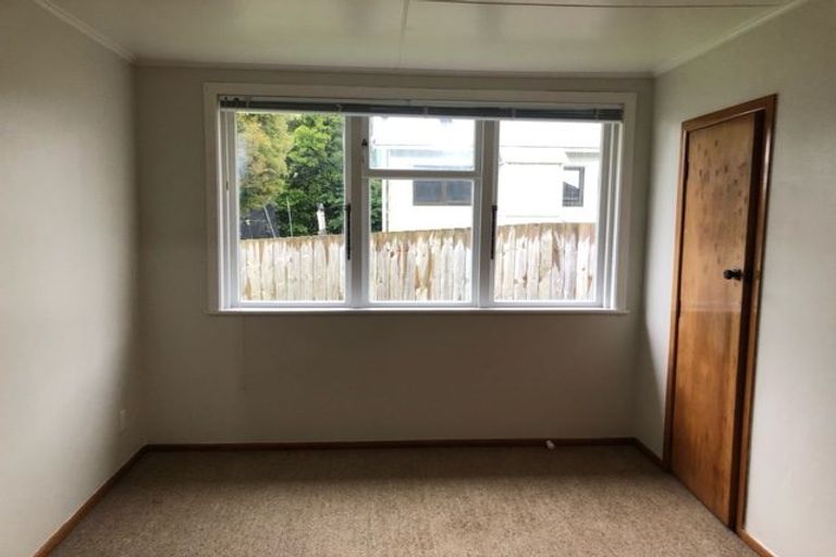 Photo of property in 3166 Great North Road, New Lynn, Auckland, 0600