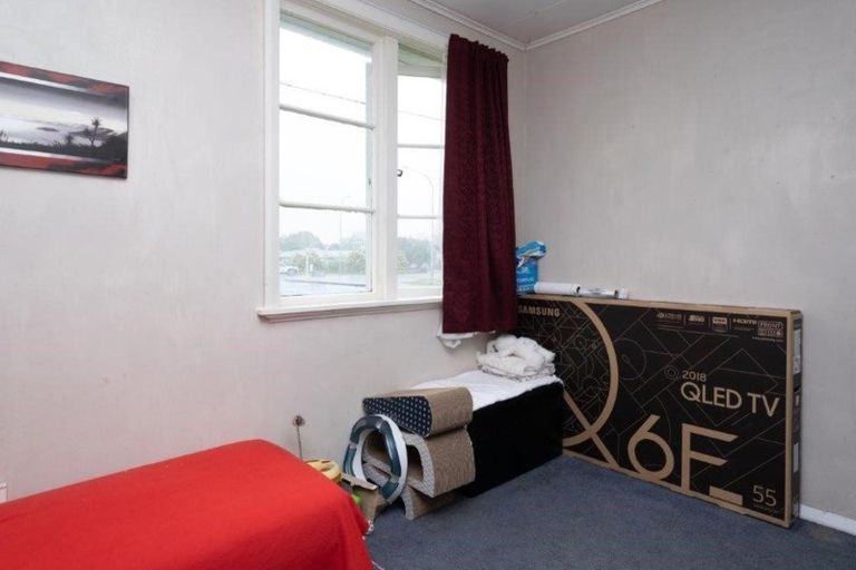 Photo of property in 2 Waihi Road, Hawera, 4610