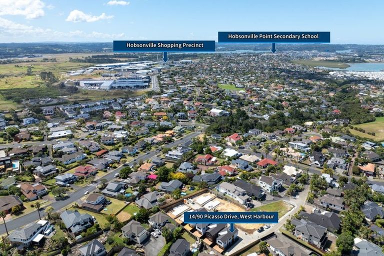 Photo of property in 9/90 Picasso Drive, West Harbour, Auckland, 0618