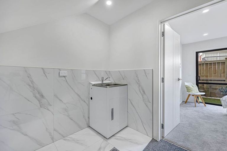 Photo of property in 27 Carole Crescent, Pakuranga, Auckland, 2010