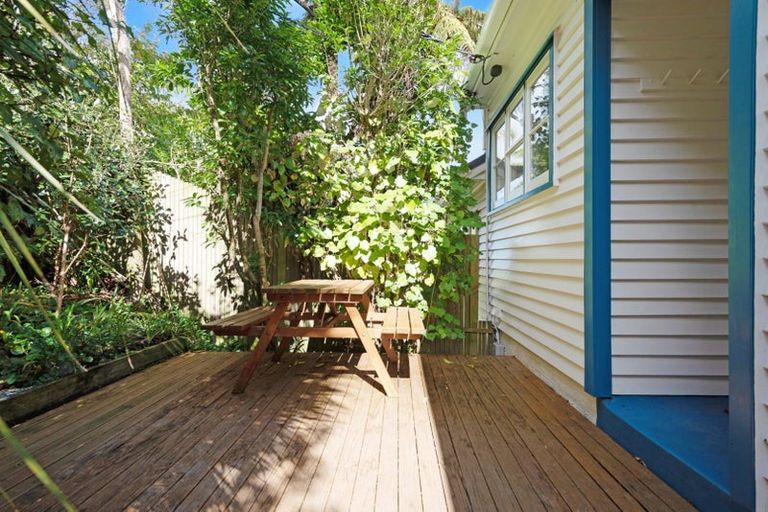 Photo of property in 2 Lambeth Road, Northland, Wellington, 6012