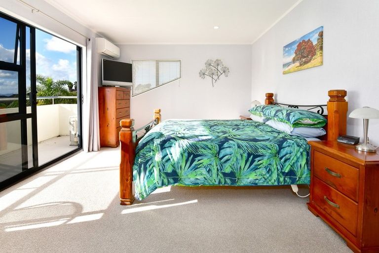 Photo of property in 144 Red Beach Road, Red Beach, 0932