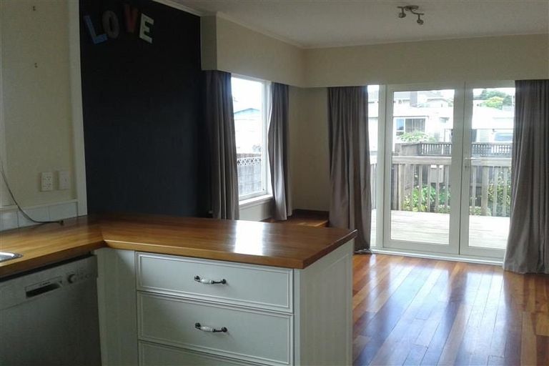 Photo of property in 5 Trafalgar Street, Westown, New Plymouth, 4310