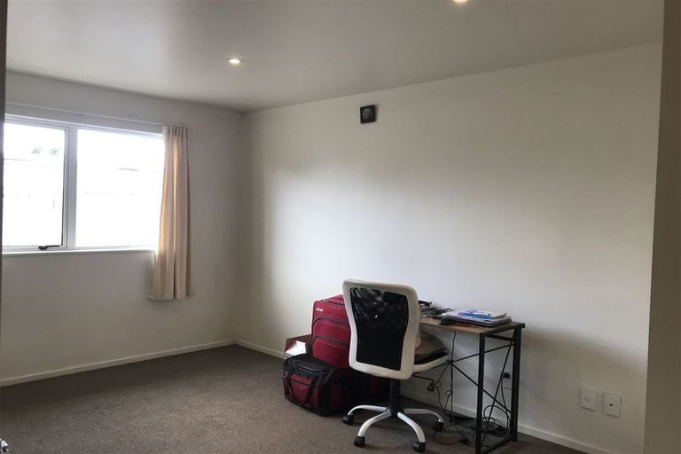 Photo of property in 2/92 Portage Road, New Lynn, Auckland, 0600