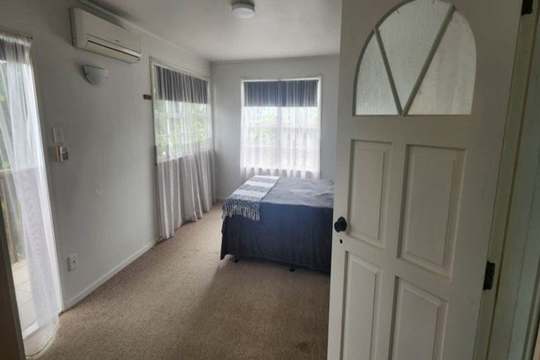 Photo of property in 17 Hewlett Road, Massey, Auckland, 0614