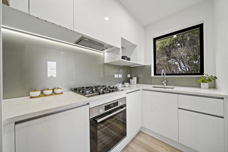 Photo of property in 11 Tawapou Close, Massey, 0614