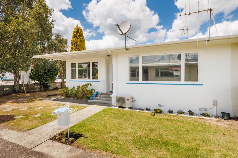 Photo of property in 1 Kiwi Court, Roslyn, Palmerston North, 4414