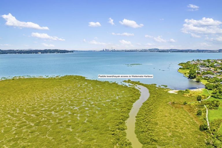 Photo of property in 33a Dawnhaven Drive, Te Atatu Peninsula, Auckland, 0610