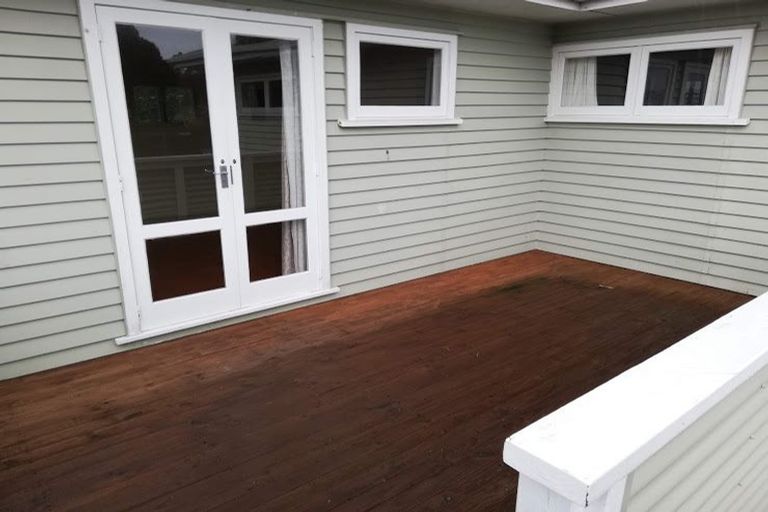 Photo of property in 48 Savoy Road, Glen Eden, Auckland, 0602