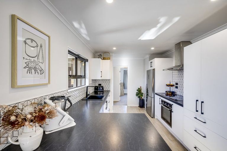 Photo of property in 27 Mckeefry Avenue, Greenmeadows, Napier, 4112