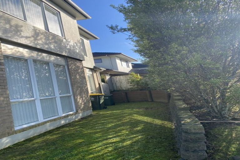 Photo of property in 8 Kouras Place, Flat Bush, Auckland, 2016