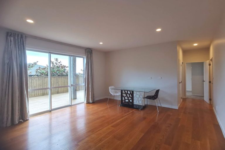 Photo of property in 1004a East Coast Road, Northcross, Auckland, 0630