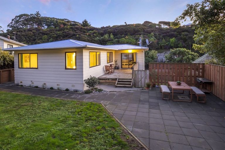 Photo of property in 76 Omapere Street, Whitby, Porirua, 5024