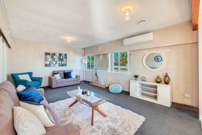 Photo of property in 55 Sturges Road, Henderson, Auckland, 0612