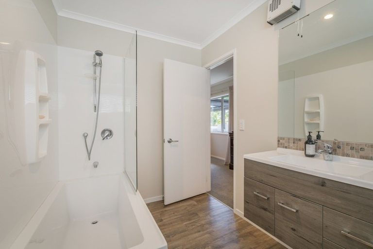 Photo of property in 2 Little George Place, Whitianga, 3510