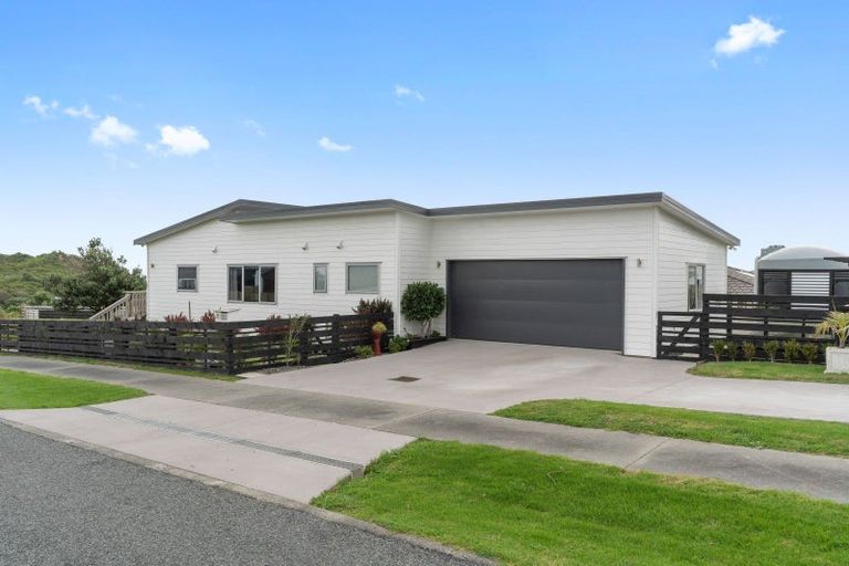 Photo of property in 1 Snapper Street, Baylys Beach, Dargaville, 0377