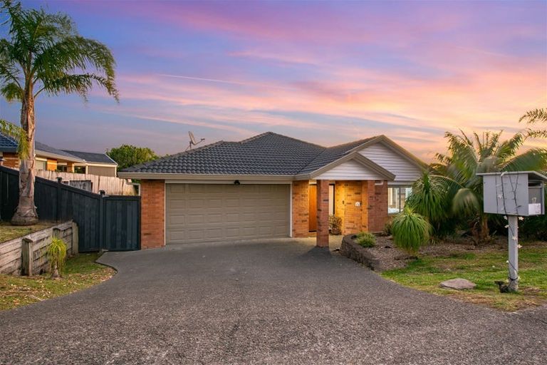 Photo of property in 17 Fleetwood Drive, Henderson, Auckland, 0612