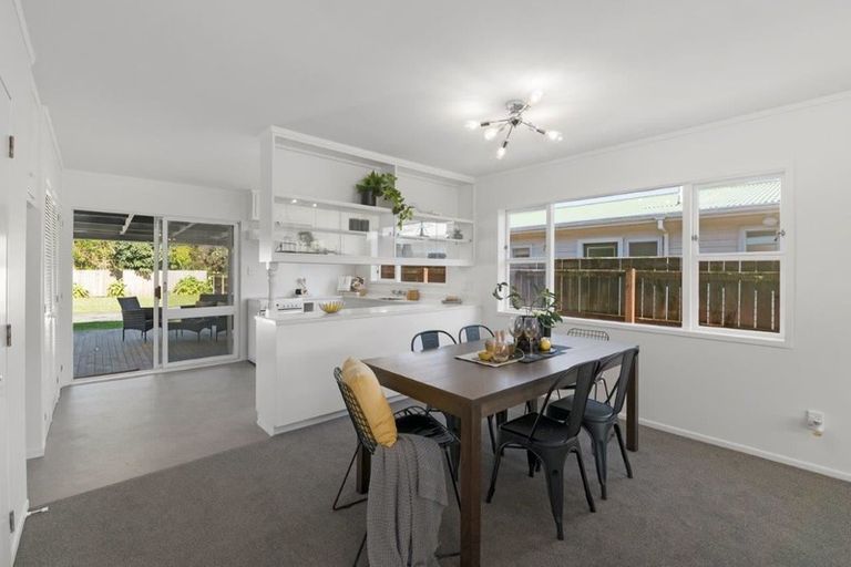 Photo of property in 17 Park Avenue, Waikanae, 5036