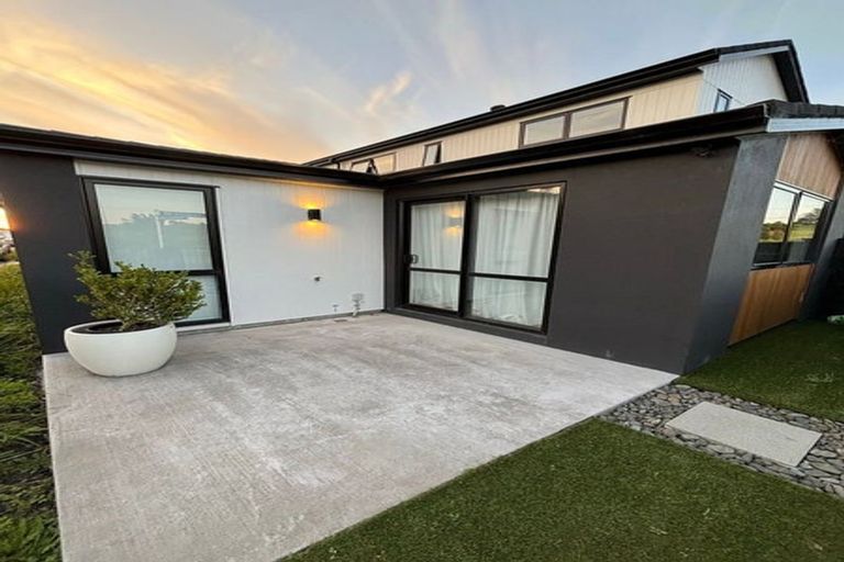Photo of property in 1 Awakeri Street, Kumeu, 0810