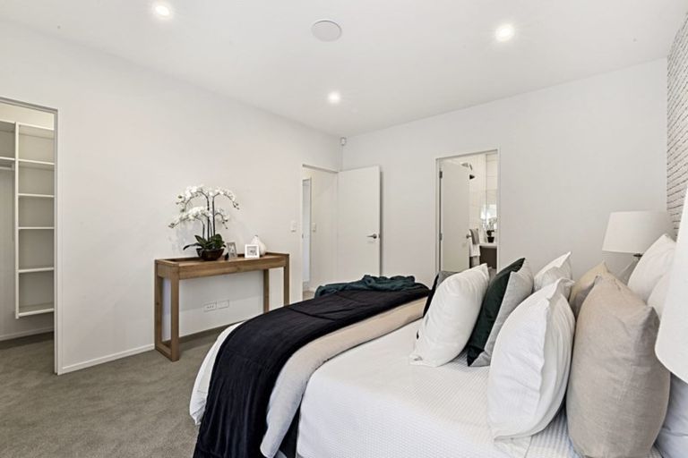 Photo of property in 19 Waituarua Drive, Takanini, 2112