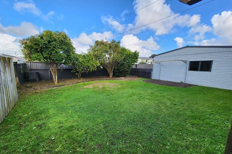 Photo of property in 1/90 Clevedon Road, Papakura, 2110