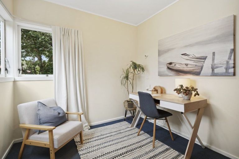 Photo of property in 22 Homewood Crescent, Karori, Wellington, 6012