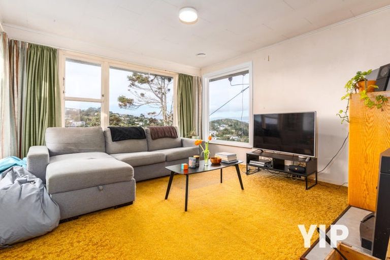 Photo of property in 106 Ruskin Road, Newlands, Wellington, 6037