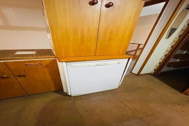 Photo of property in 1 Sovereign Place, Glenfield, Auckland, 0629