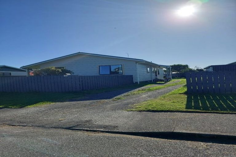 Photo of property in 46 Linwood Drive, Paraparaumu, 5032