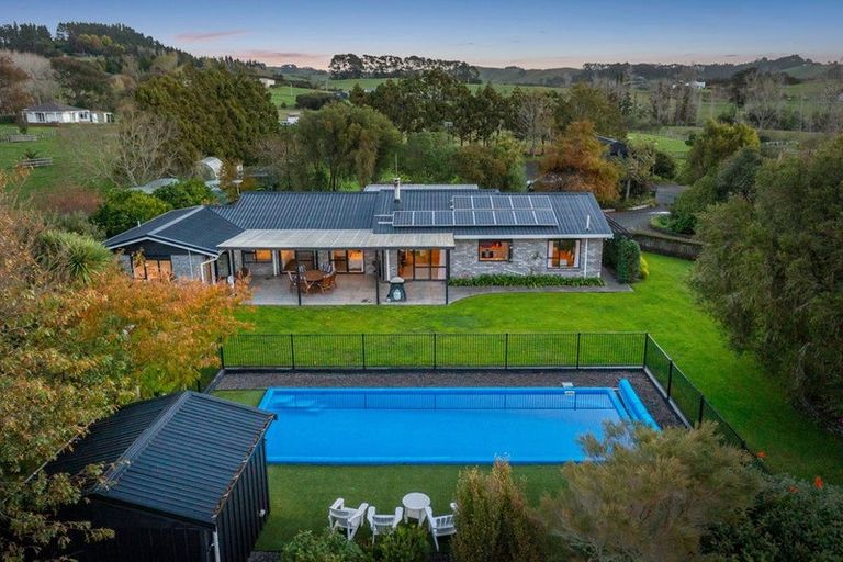Photo of property in 1343 Kahikatea Flat Road, Kaukapakapa, 0871