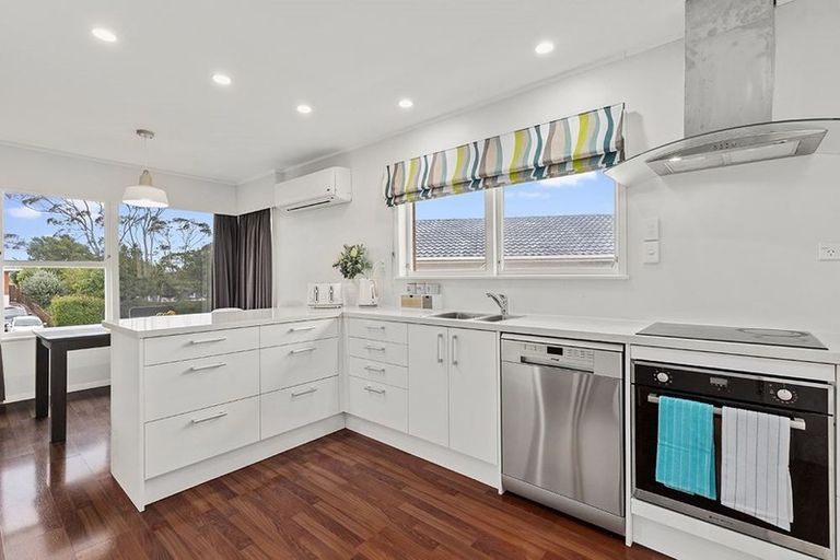 Photo of property in 29 Pooley Street, Pakuranga Heights, Auckland, 2010