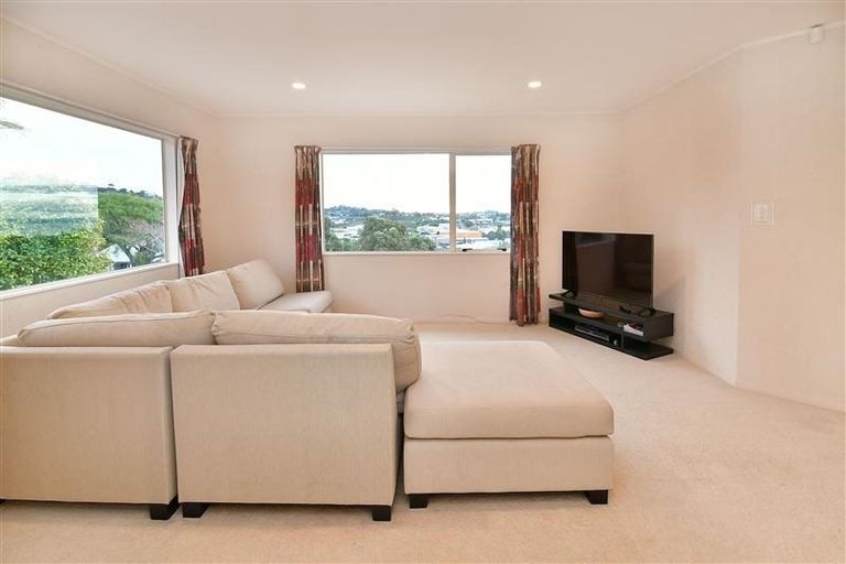 Photo of property in 5 Moera Place, Stanmore Bay, Whangaparaoa, 0932