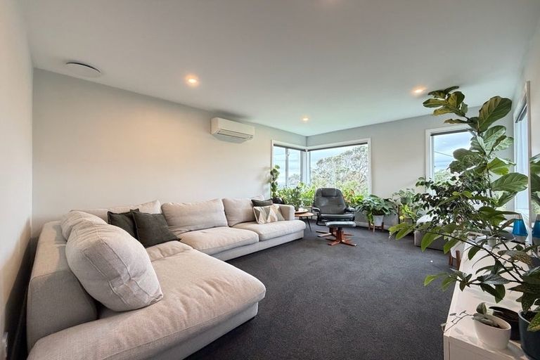 Photo of property in 98 Glanmire Road, Newlands, Wellington, 6037