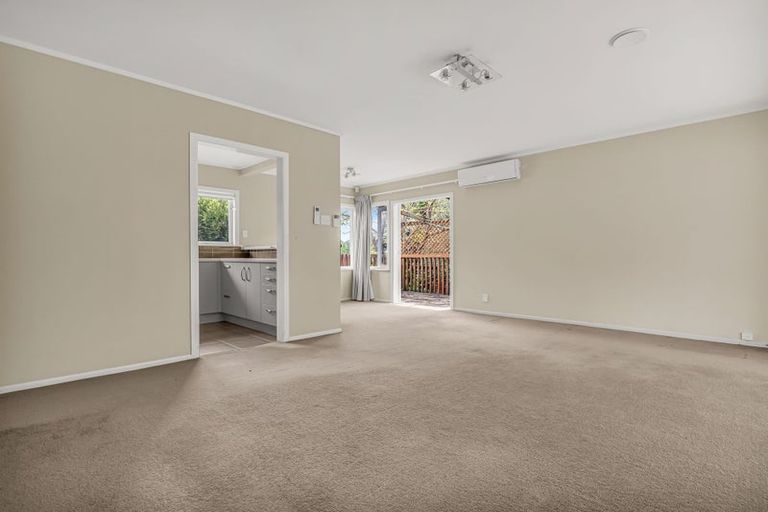 Photo of property in 10 Mackwood Place, Birkdale, Auckland, 0626
