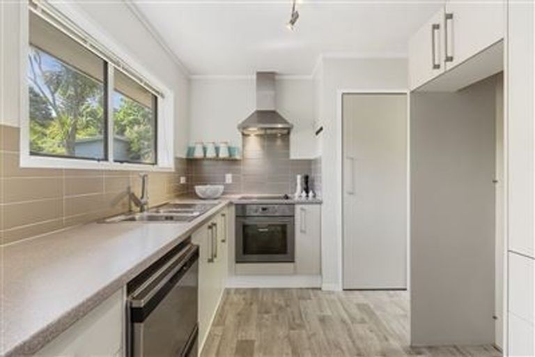 Photo of property in 2/20 Flavia Close, Torbay, Auckland, 0630