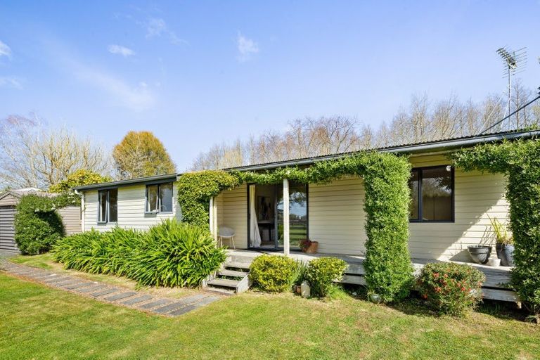 Photo of property in 35 Woodside Road, Matangi, Hamilton, 3284