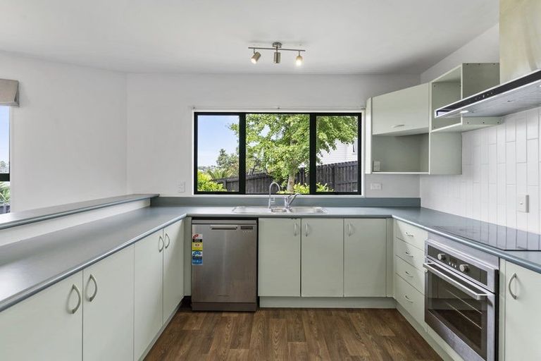 Photo of property in 4a Holiday Road, Stanmore Bay, Whangaparaoa, 0932