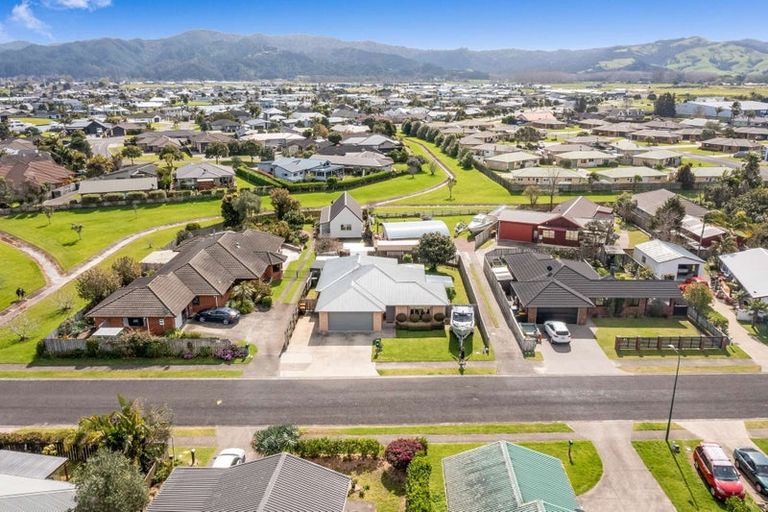 Photo of property in 47 Cholmondeley Crescent, Whitianga, 3510