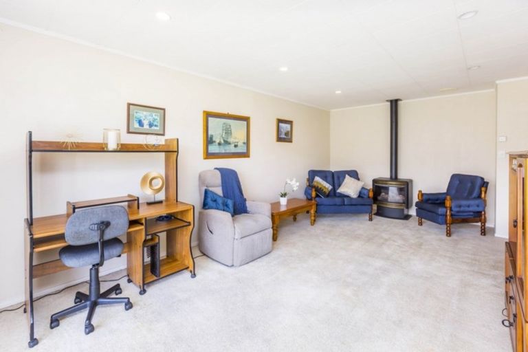 Photo of property in 50f2- Kowhai Avenue, Ebdentown, Upper Hutt, 5018